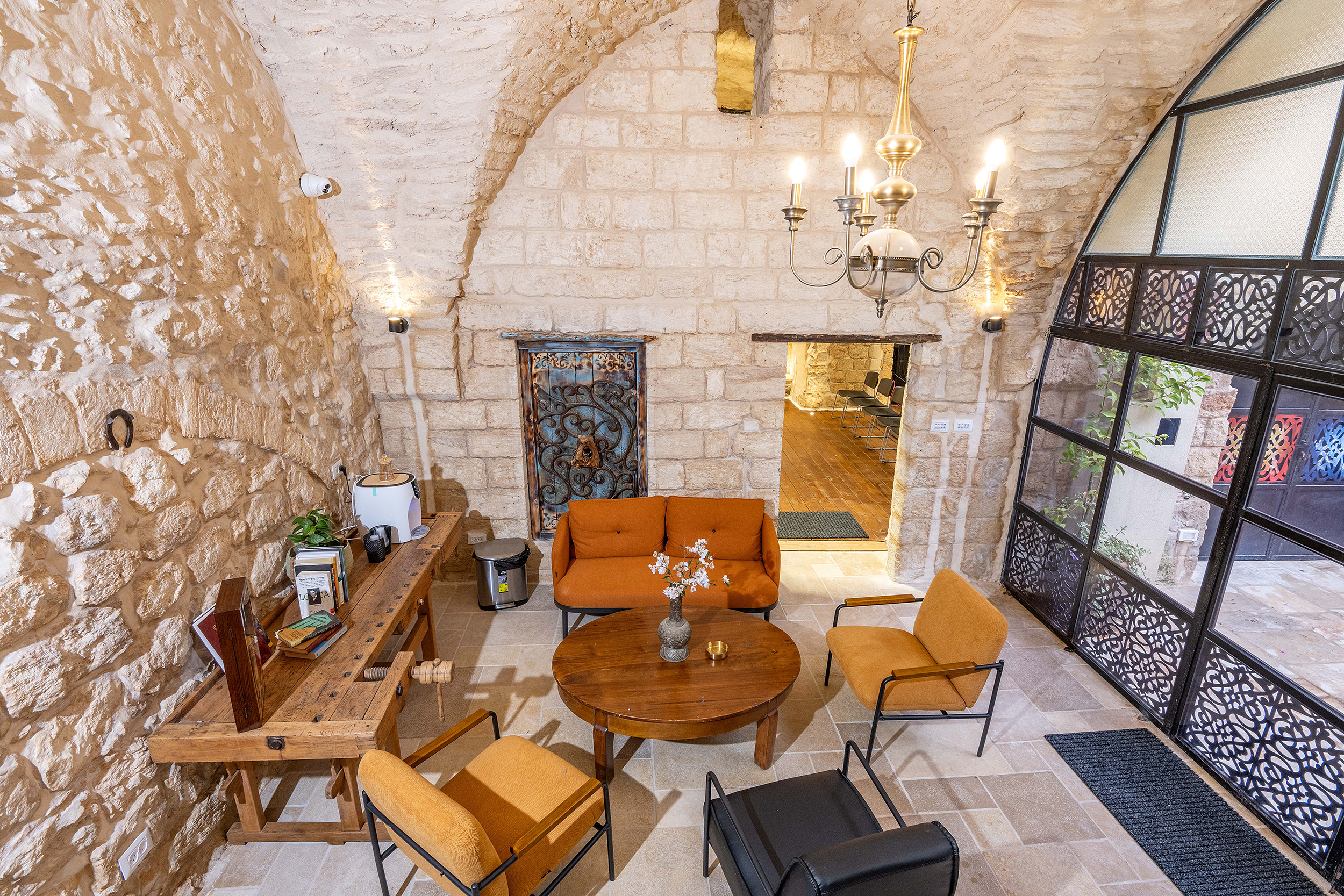 Art and local atmosphere at Nazareth El Khan
